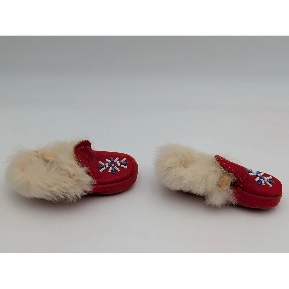 Sioux Mox Baby Moccasin Sz 2 Beaded Snowflake Fur Trim Red